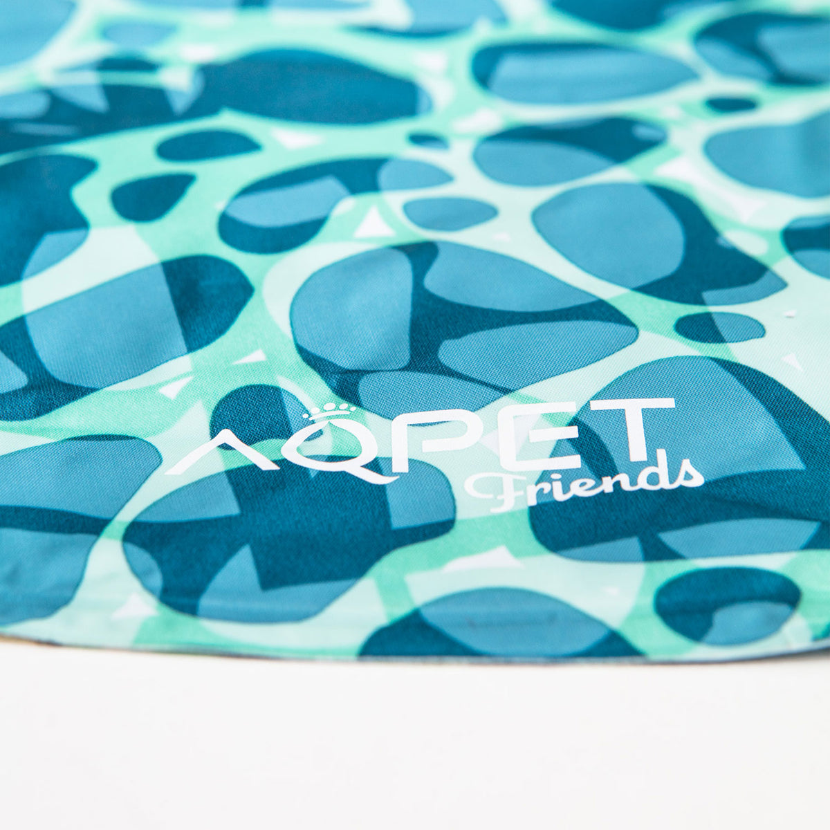 AQPET FRIENDS Kühlmatte, erfrischend für Hunde, rund, ungiftiges Gel, Selbstkühlungssystem, Muster Sea, Durchmesser 60 cm